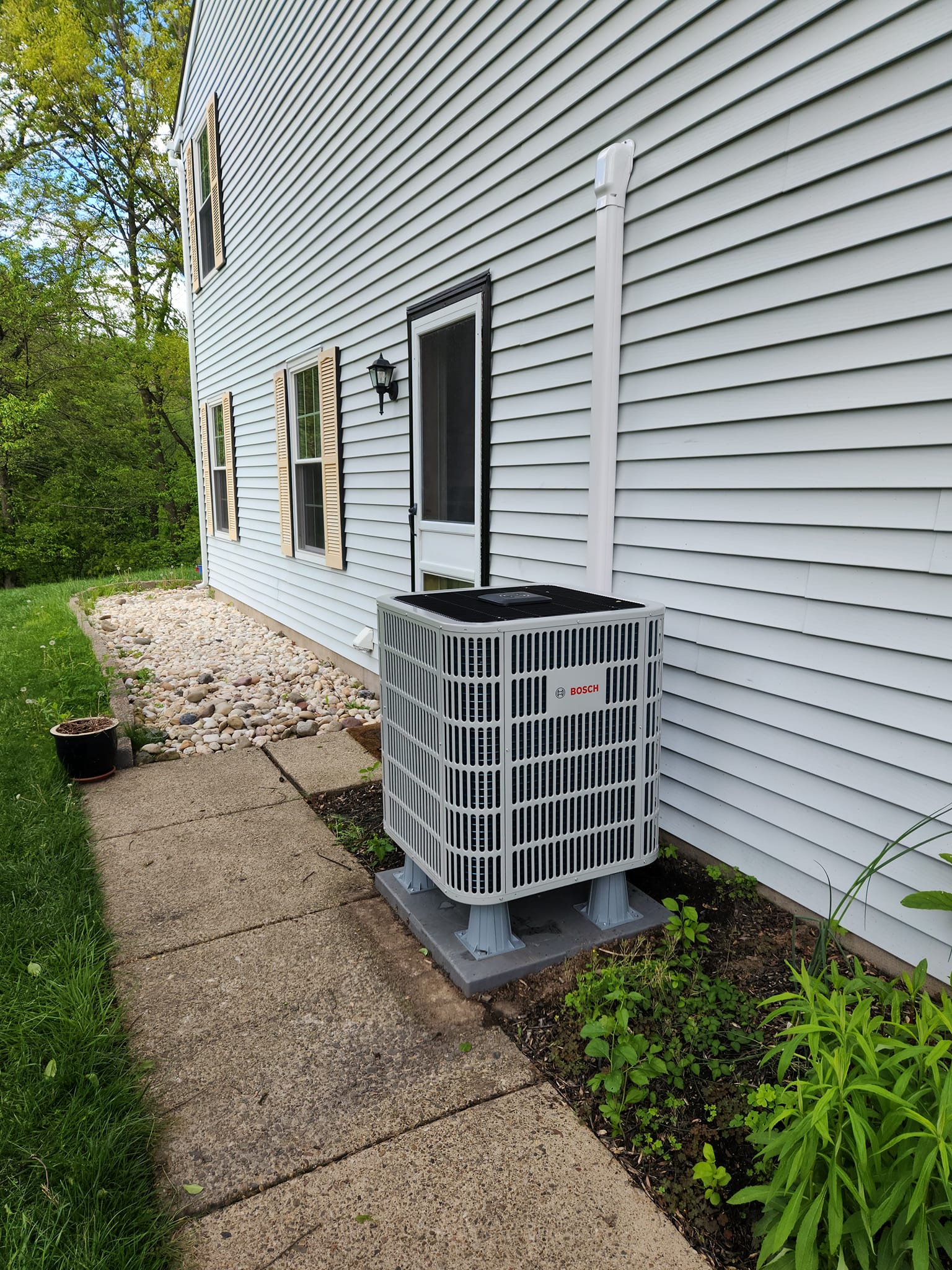 345861390_573733738182668_7105670423559656840_n AC Installation
